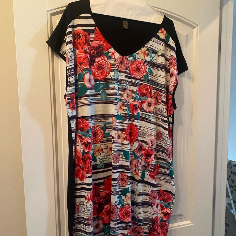 ❤️🤍Nwot Emery Rose Shein Knee or at the knee length dress❤️🤍